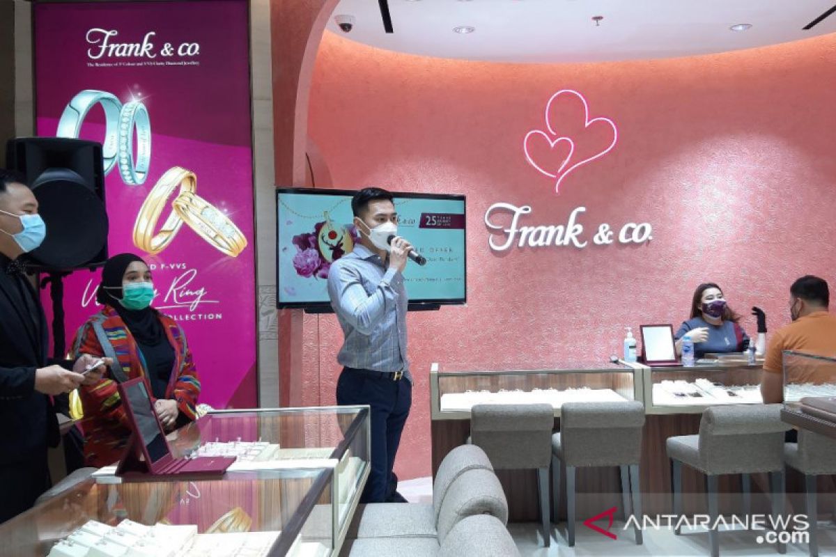 Frank & co. resmi dibuka di Gaia Bumi Raya City Mall beri promo koleksi cincin nikah hanya Rp7.499.000