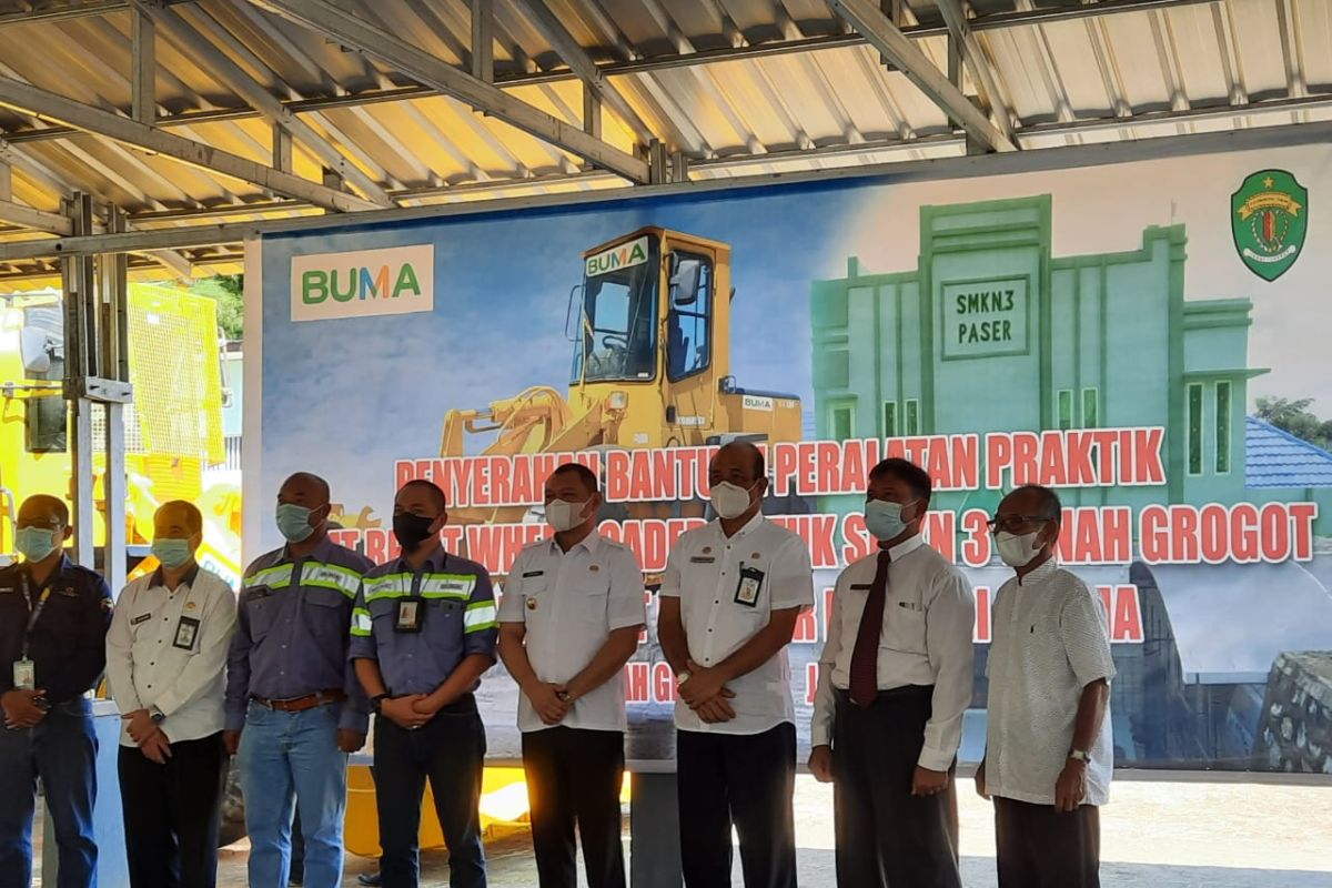 Bupati Paser serahkan Whell Loader kepada SMK 3 Tanah Grogot