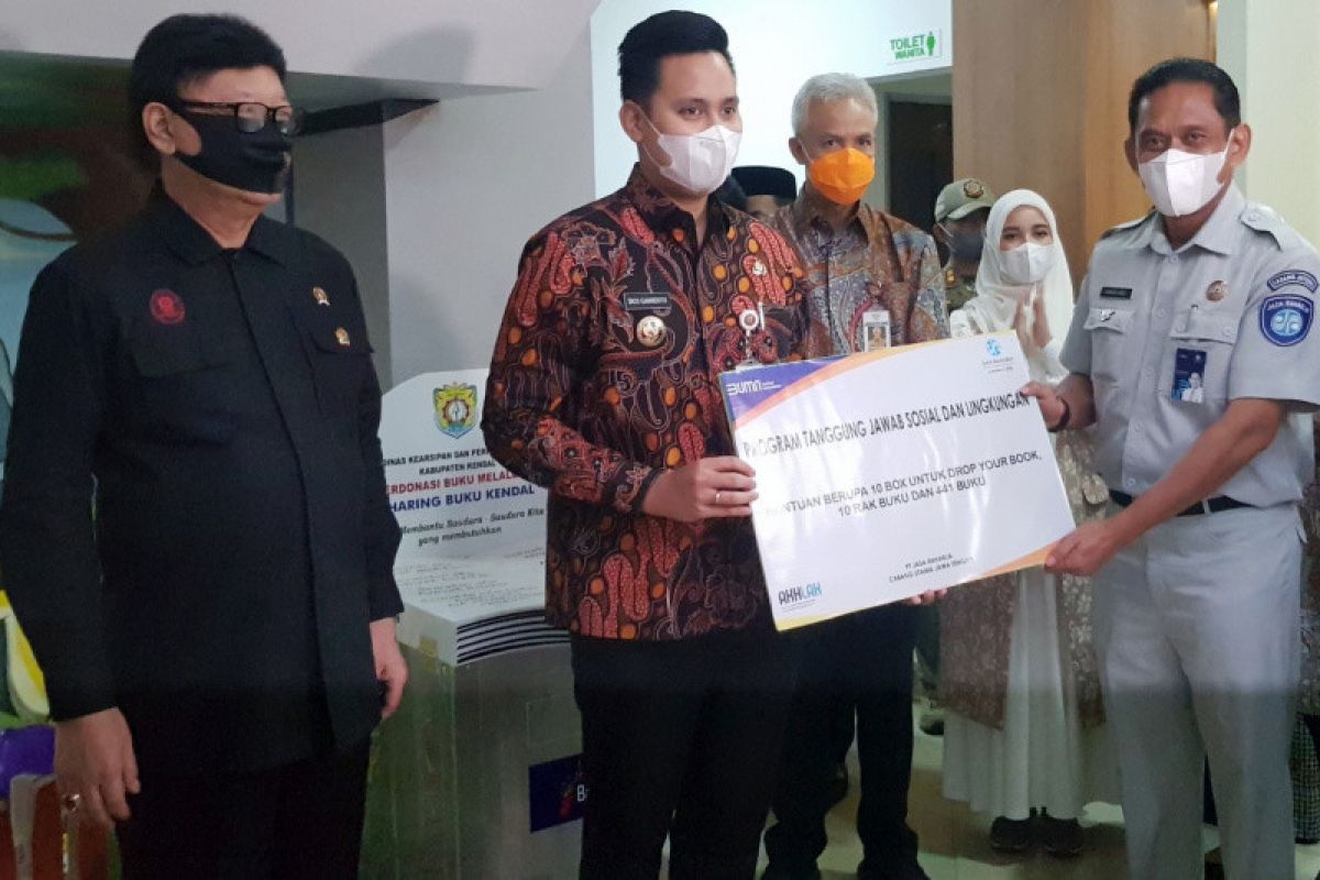 Jasa Raharja Jateng serahkan ratusan buku untuk Pojok Baca MPP Kendal