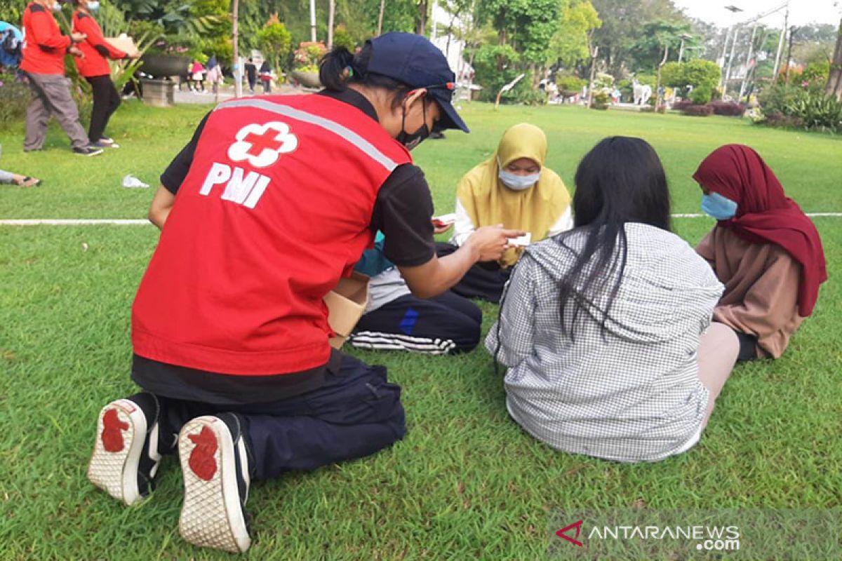 Relawan PMI Sidoarjo ajak masyarakat selalu hidup bersih dan sehat