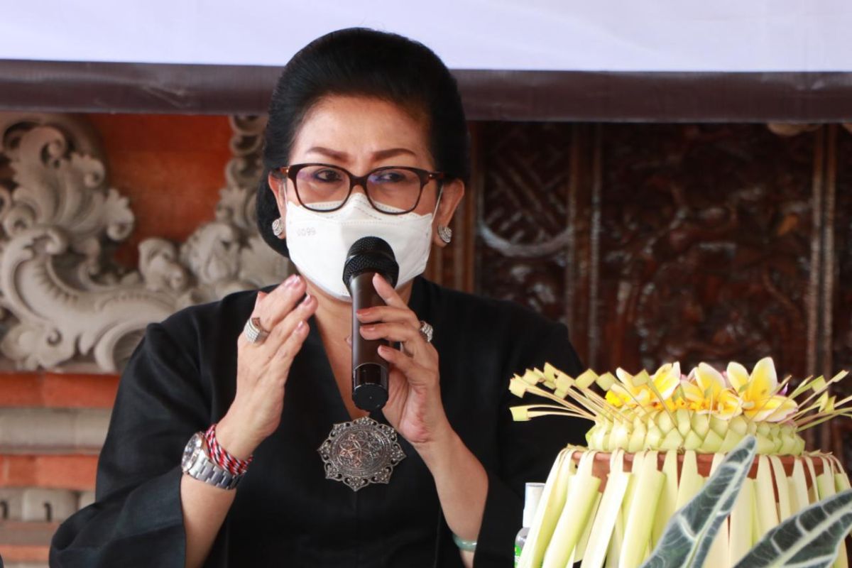 Putri Koster gencarkan pelatihan etika tata rias dan busana Bali