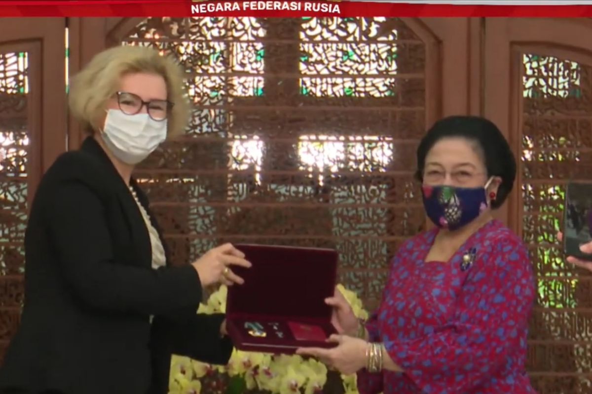 Megawati terima Bintang Jasa dari Rusia