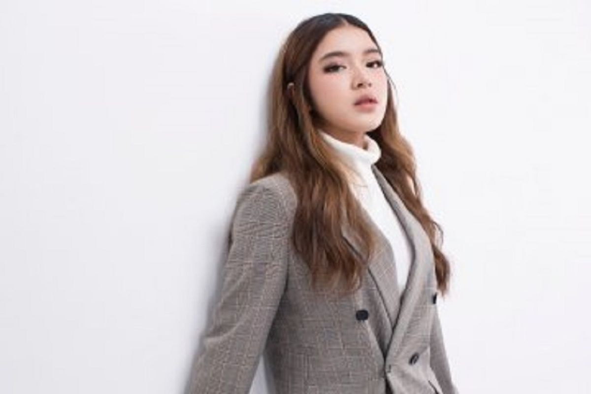 Kejutan baru dari Tiara Andini, aktris jebolan Indonesian Idol 2019 lewat lagu "Hadapi Berdua"
