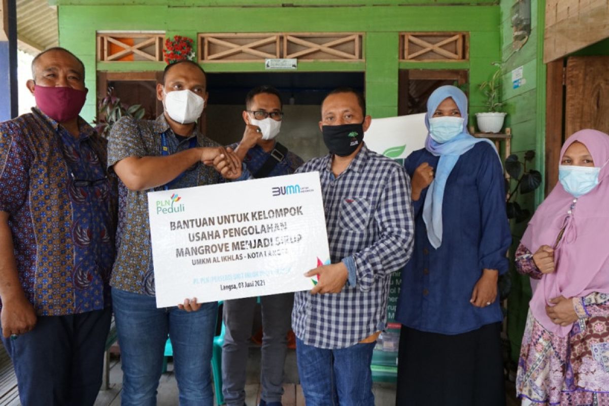 UMKM pengolah hasil hutan mangrove dapat bantuan PLN UIW  Aceh