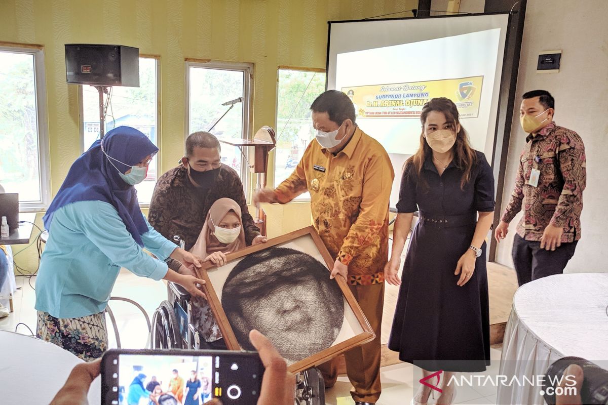 Gubernur Lampung beri semangat dan sambangi anak penyandang disabilitas Kota Metro