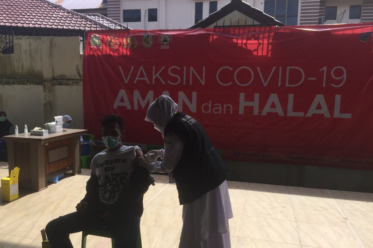 Tekan penyebaran COVID-19, Pemerintah Aceh Masifkan vaksinasi