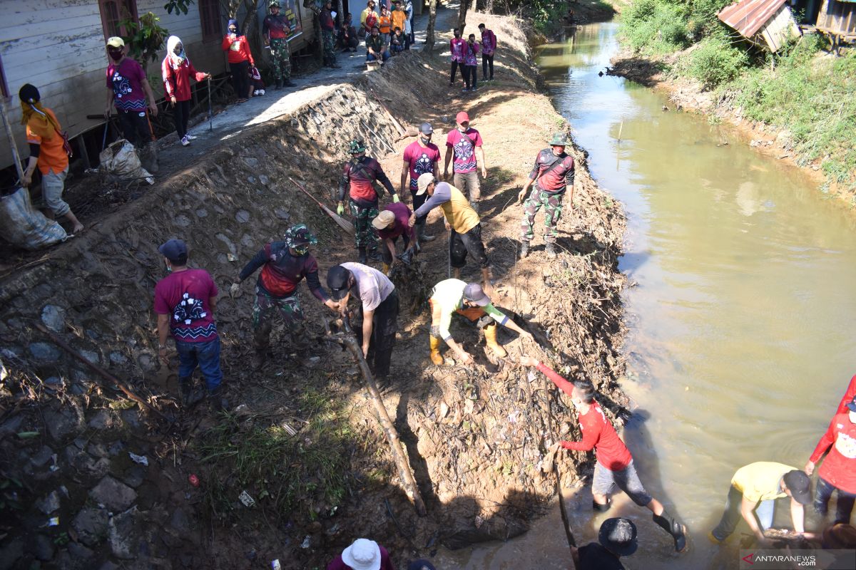 Pemkab Tala gelar aksi bersih-bersih Sungai Kandangan