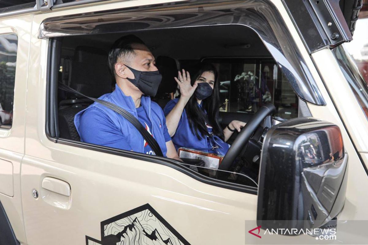 AHY bernostalgia menyusuri Kota Bandung bersama Istri