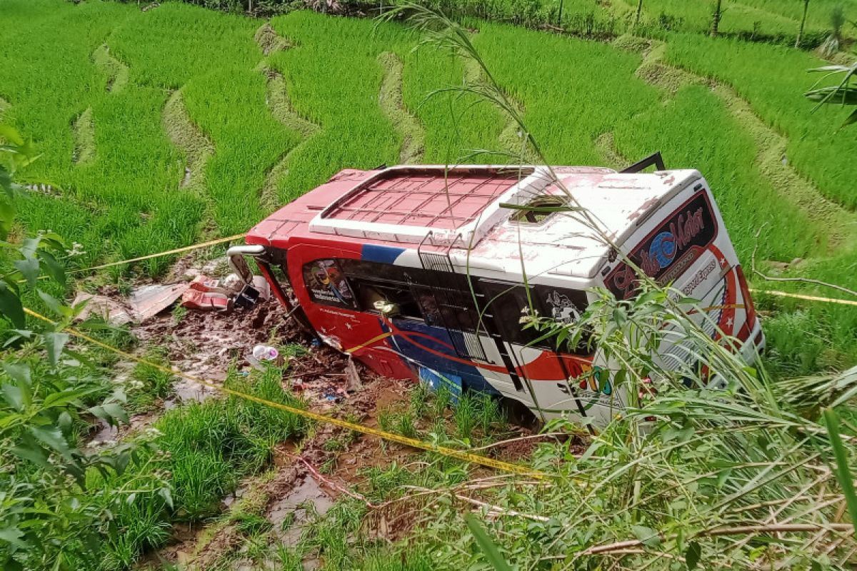 Kecelakaan bus  tewaskan 20 jemaah