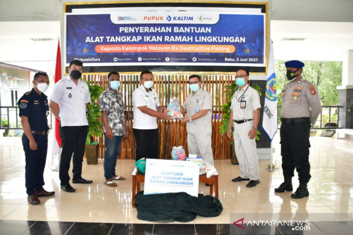 Tekan Destructive Fishing, PKT Salurkan Alat Tangkap Ikan Ramah Lingkungan Bagi Nelayan Bontang Kuala