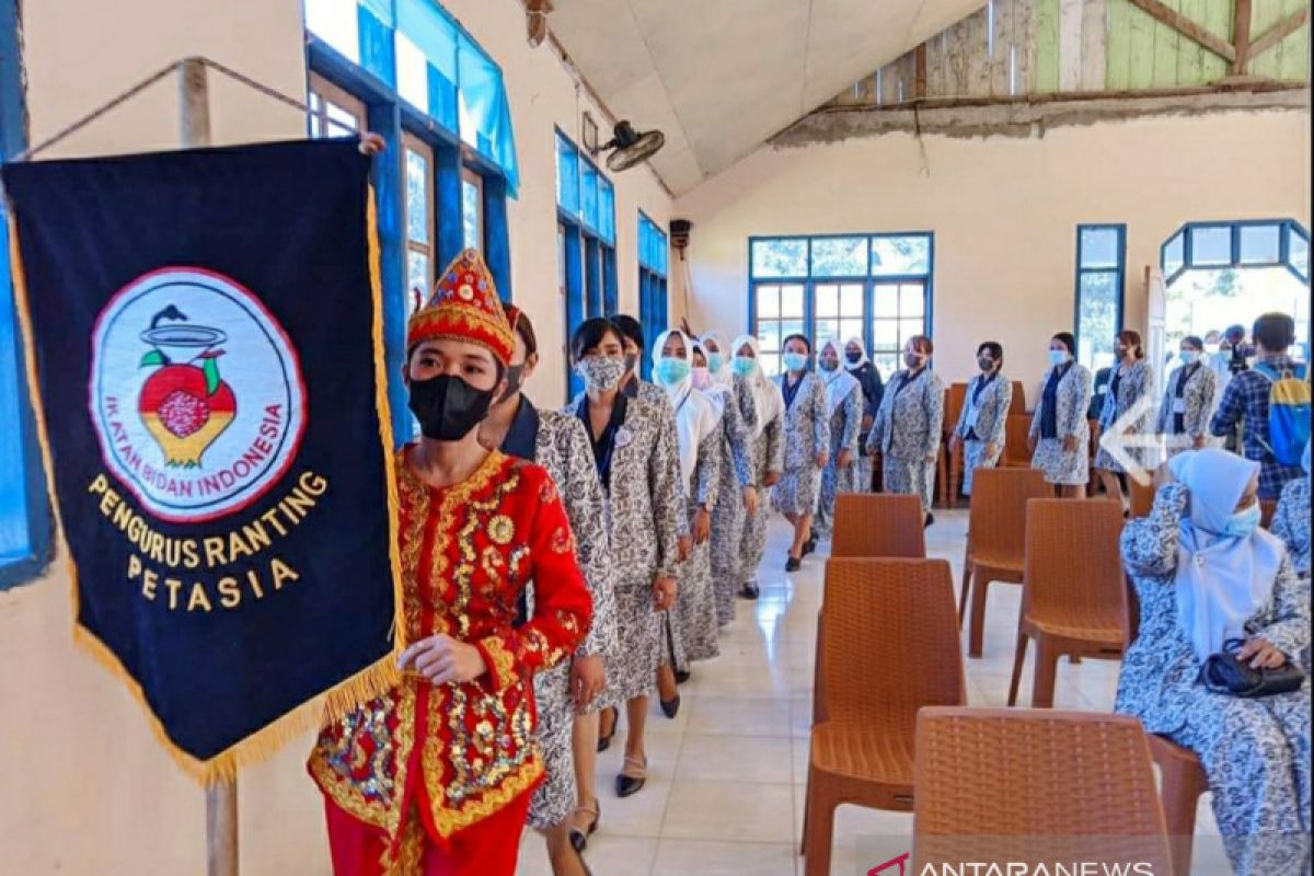 Wakil Bupati Morowali Utara  sebut bidan miliki tugas mulia