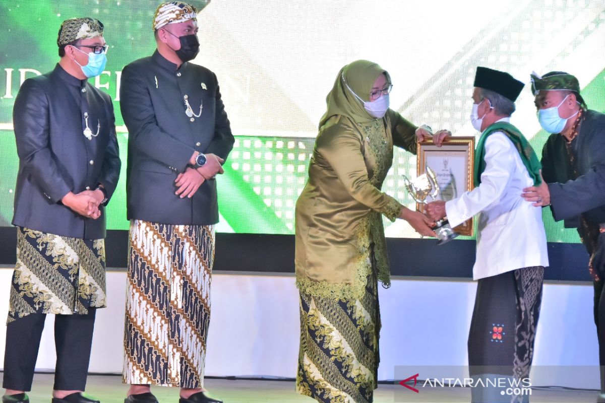 HJB ke-539, Bupati Bogor beri penghargaan 43 pemenang Tegar Beriman Award