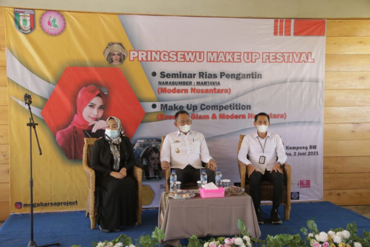 Fauzi buka lomba make up Festival Pringsewu tahun 2021