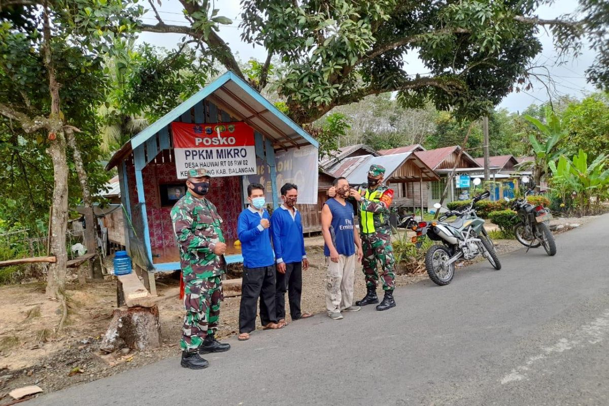 Babinsa Koramil 1001-12 Halong ingatkan masyarakat pentingnya taat Prokes COVID-19