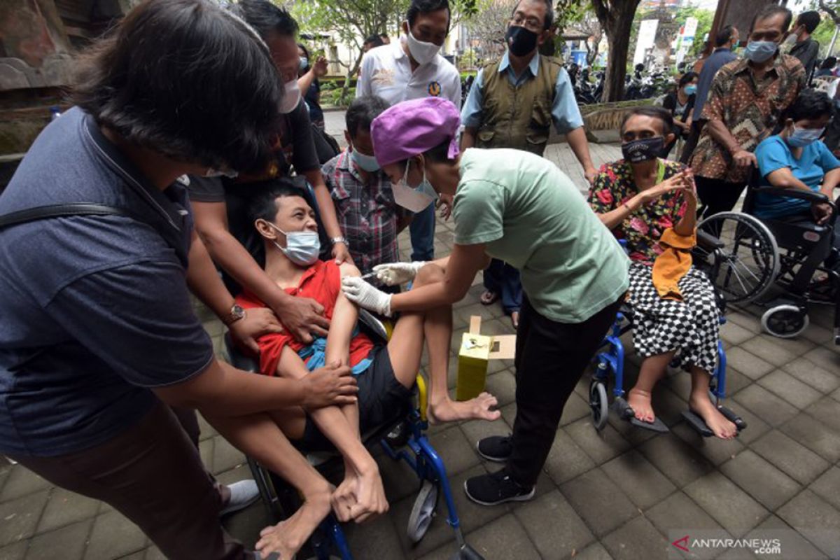 Vaksinasi tahap ketiga di Kota Surabaya sasar disabilitas hingga ODGJ