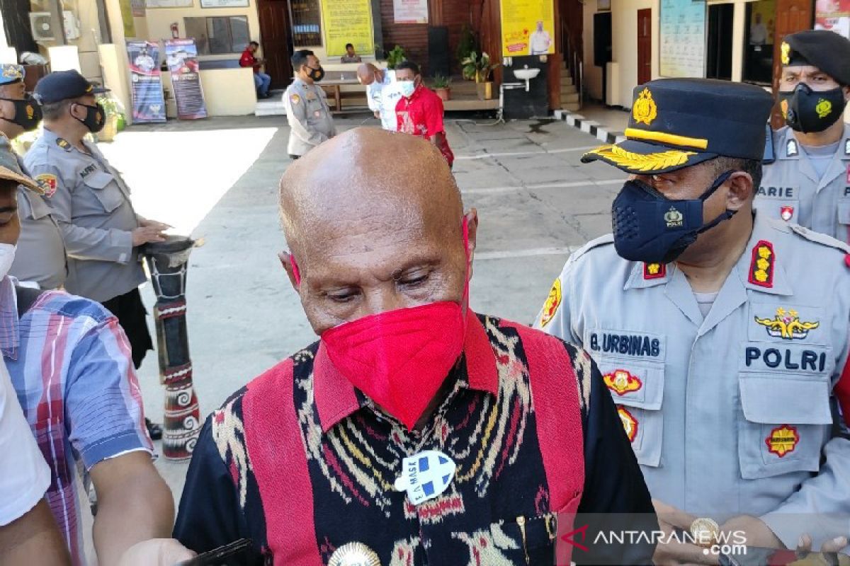 Pemkot Jayapura gandeng TNI-Polri vaksinasi warga sekitar venue PON XX