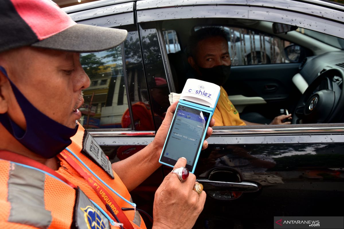 Tarif parkir tepi jalan Pekanbaru resmi naik Rp1.000