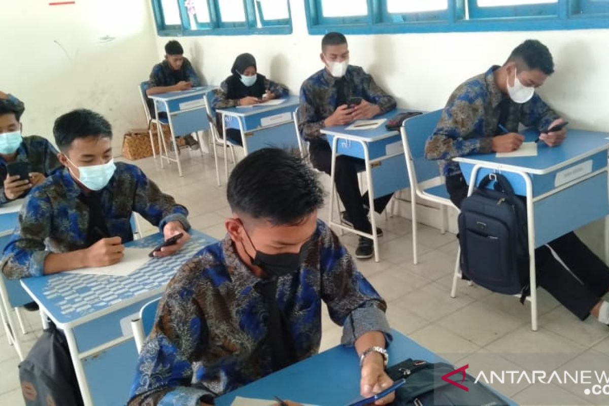 Siswa SMAN 1 Serasan antusias ikuti ujian berbasis android