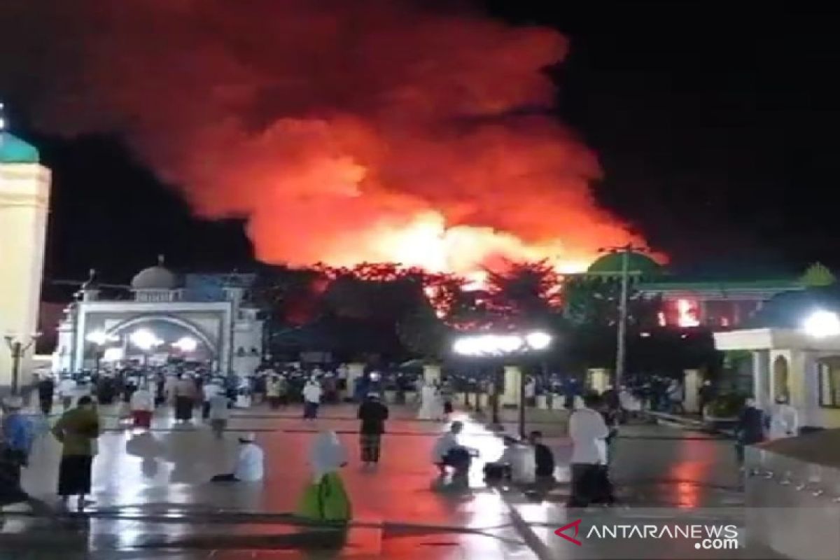 Pasar Thaibah Martapura dilanda kebakaran hebat