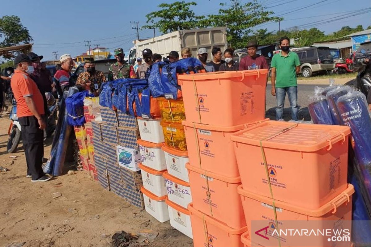 BPBD Kabupaten Penajam serahkan bantuan ke korban kebakaran