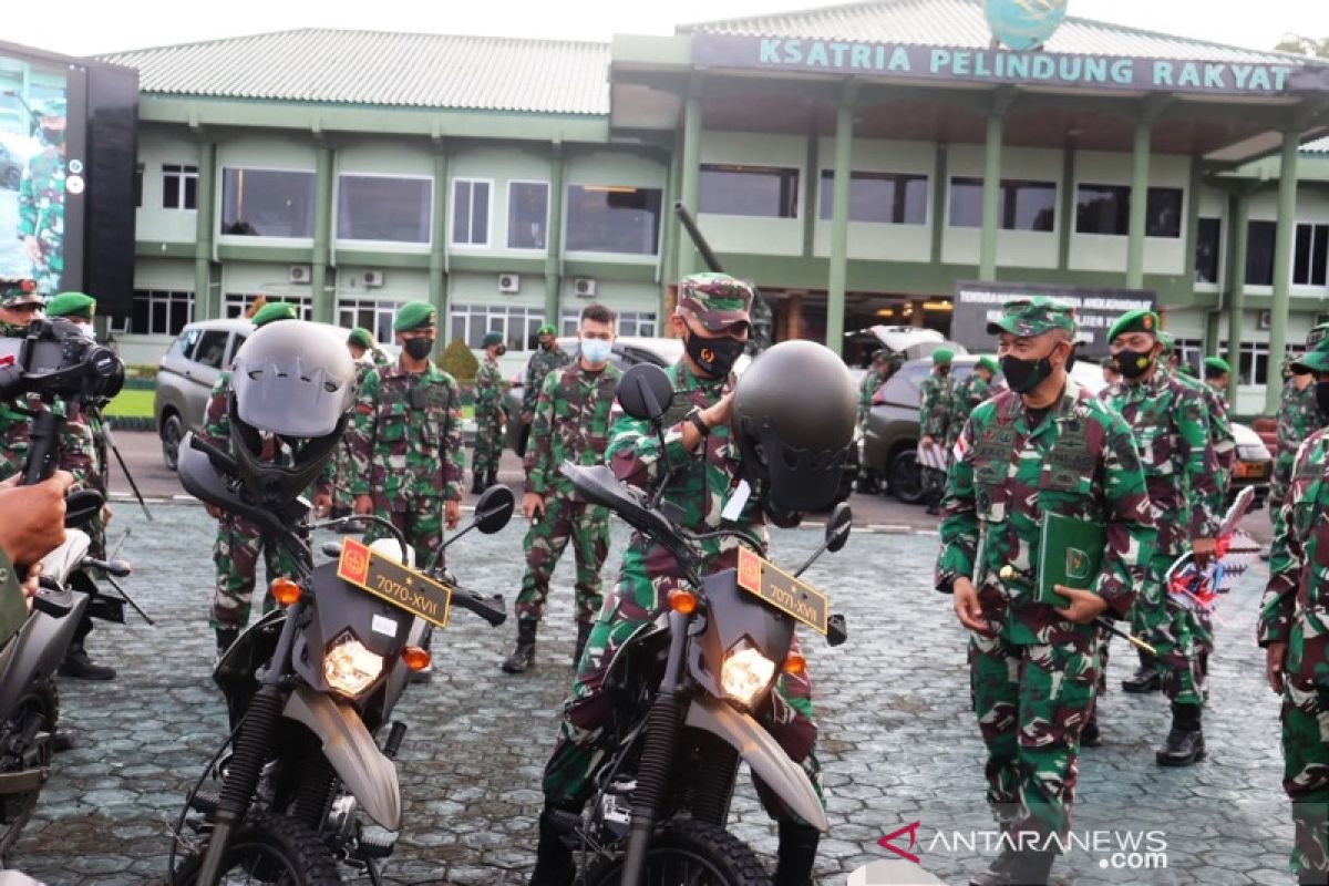 Pangdam XVII/Cenderawasih serahkan 134 kendaraan operasional satuan TNI AD