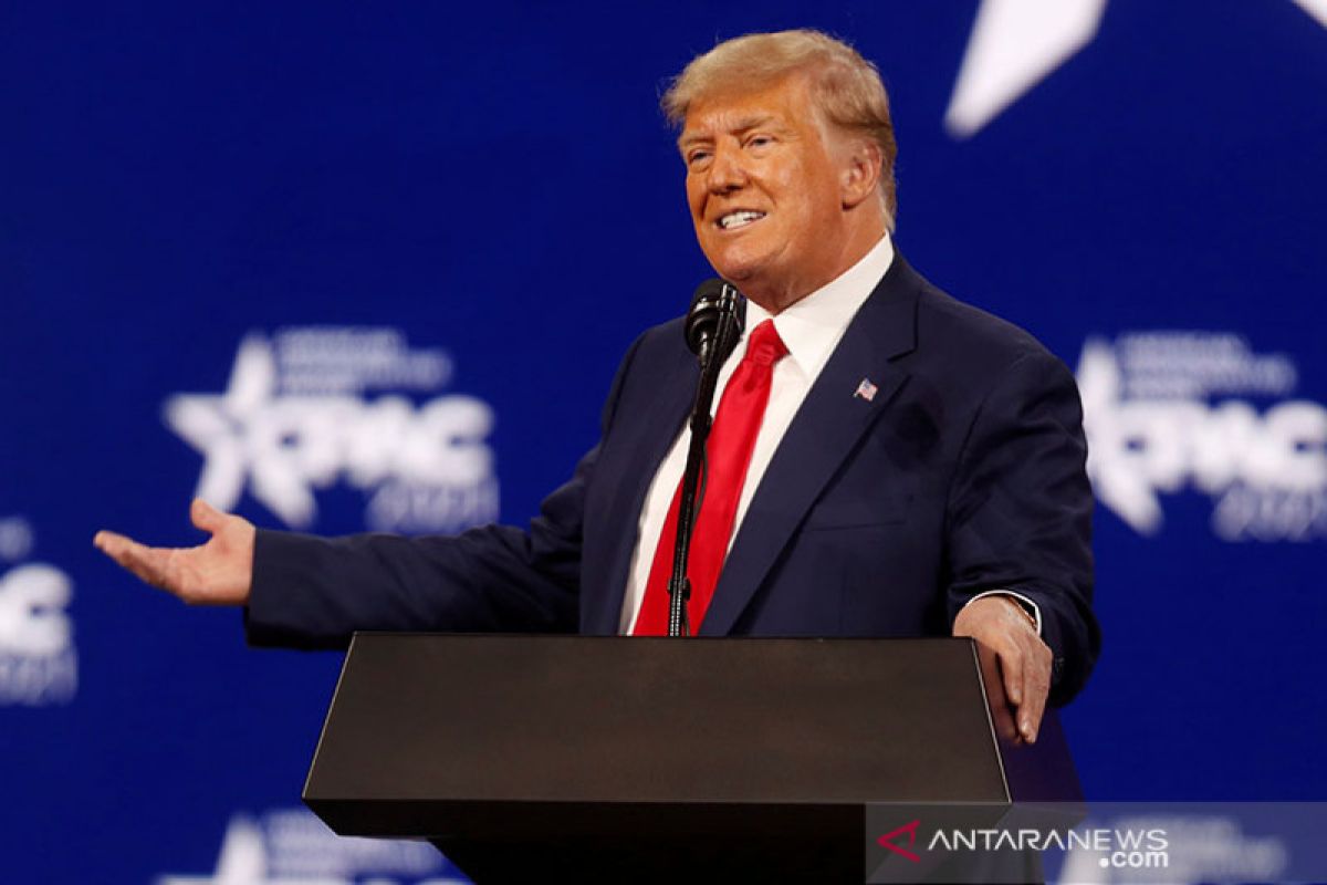 Akun Facebook Donald Trump diblokir hingga 2023