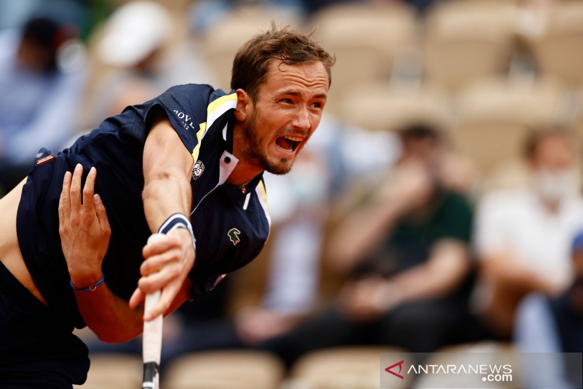 Medvedev temukan zona nyaman menuju 16 besar French Open