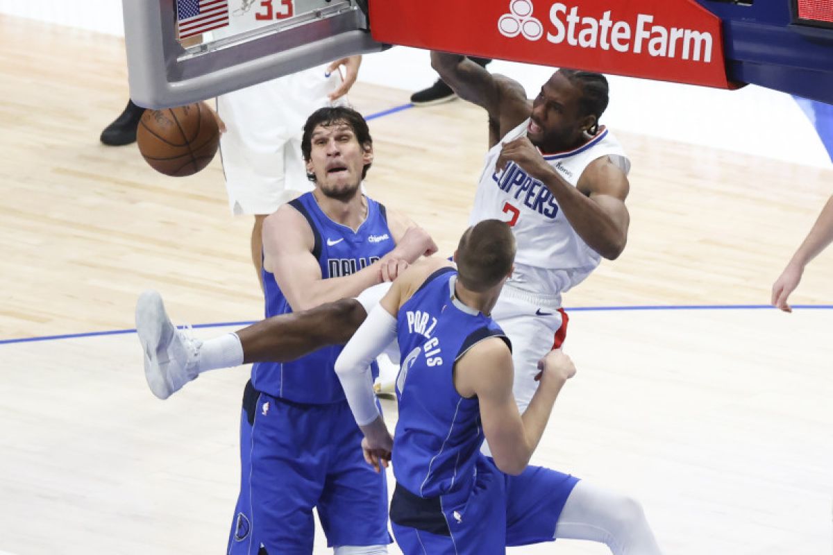 Playoff NBA, 45 poin Leonard bawa Clippers paksa Mavs mainkan gim terakhir