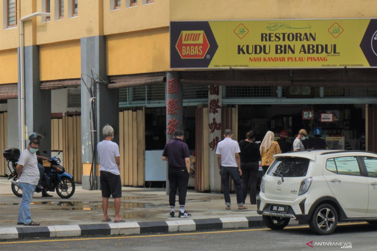 Terdampak total lockdown, nenek di Malaysia pasang "bendera putih"