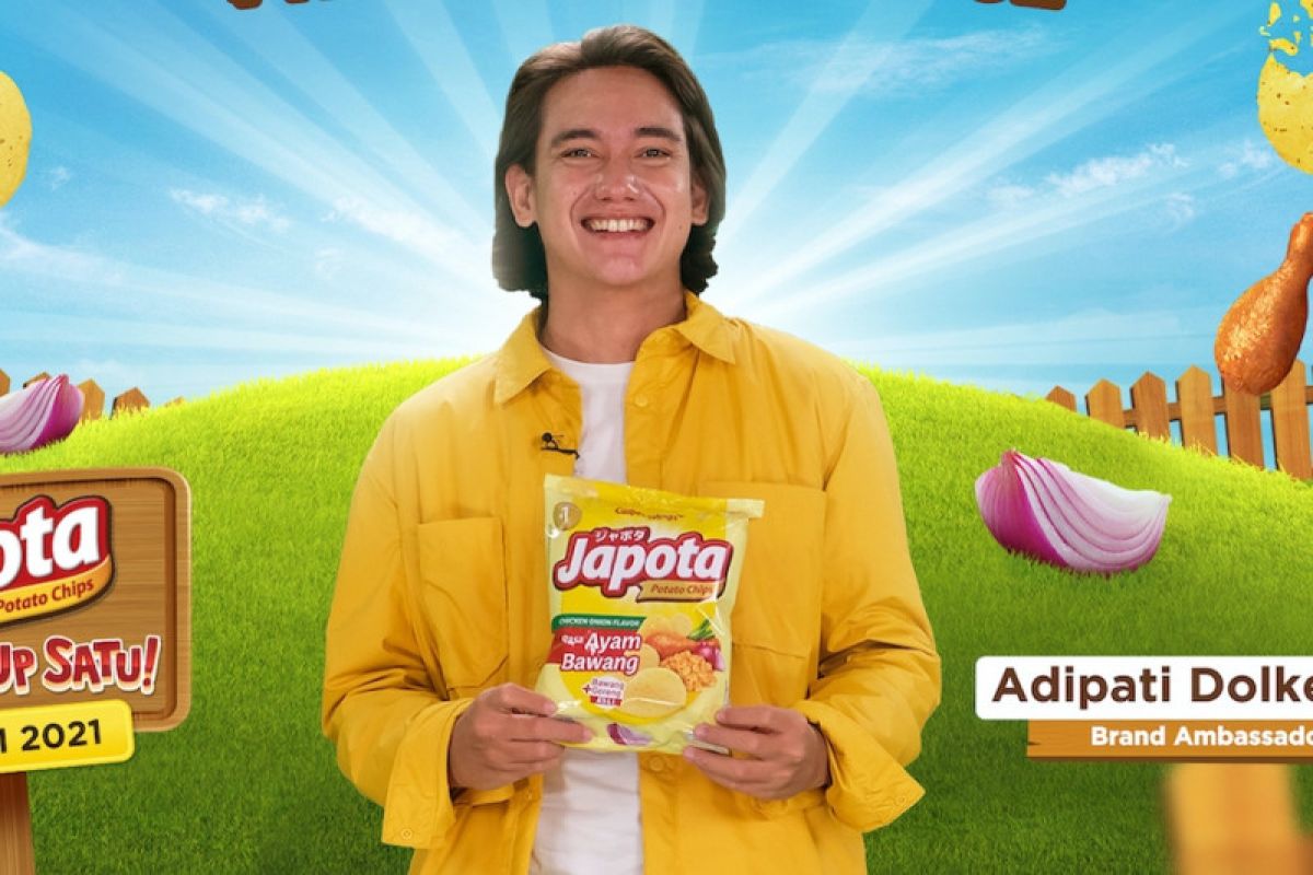 Adipati Dolken suka ngemil di sela rapat virtual