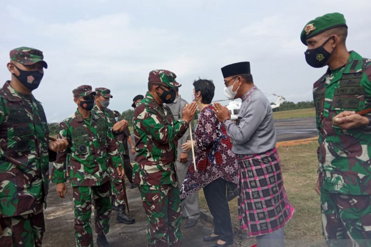 Pangdam I Bukit Barisan tinjau vaksinasi di Inhu