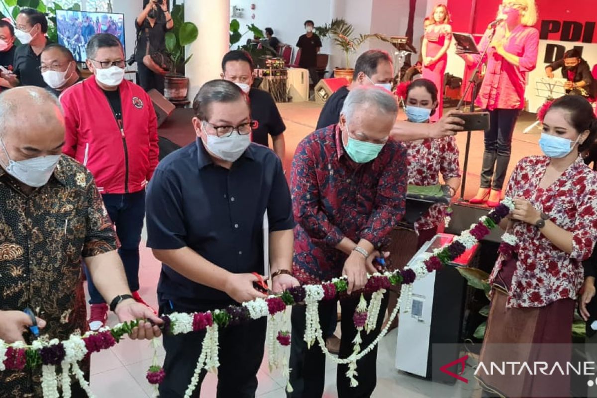 Pramono Anung gunting pita Pameran Lukisan Bulan Bung Karno