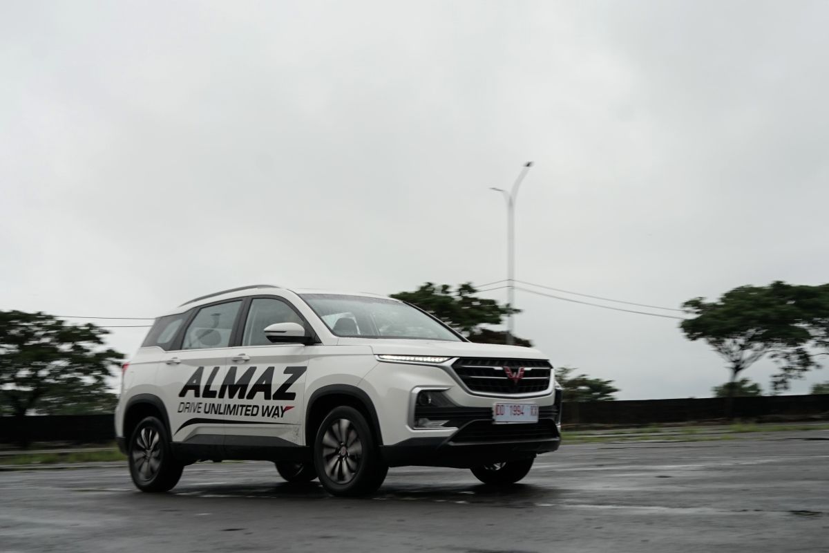 Harga baru Almaz dan Cortez serta kenalkan New Confero diumumkan Wuling