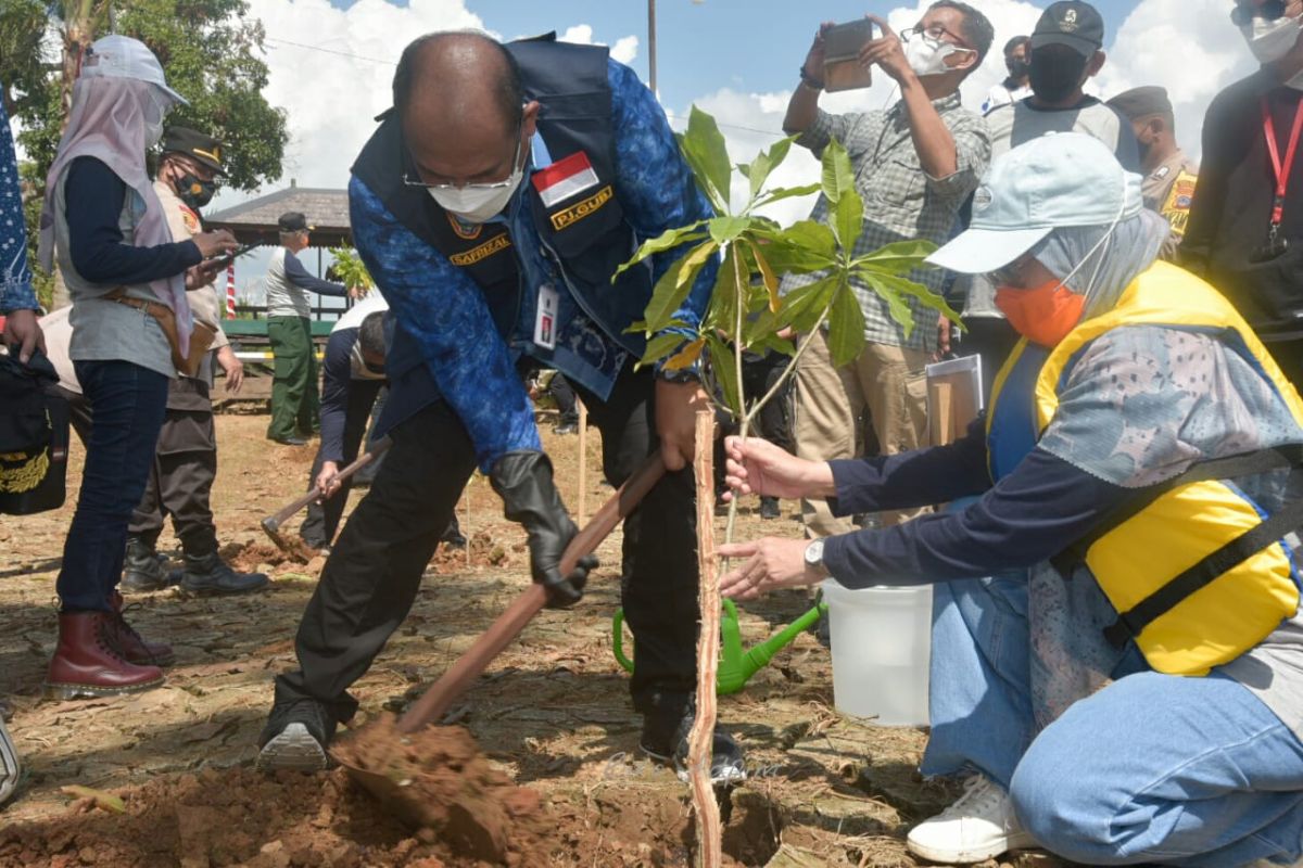 Pj Gubernur Kalsel sampaikan pembangunan sungai harus terintegrasi