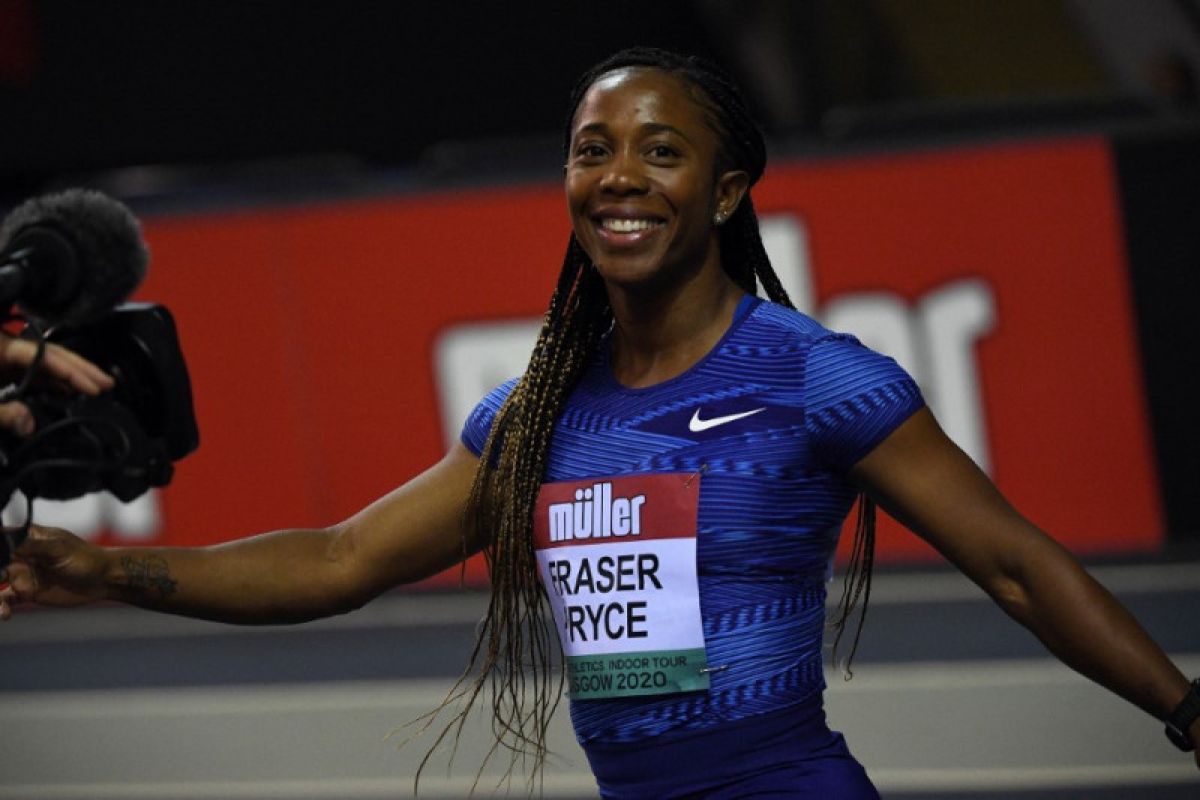 Pelari Jamaika Fraser-Pryce tercepat lari 100m putri dalam 33 tahun terakhir