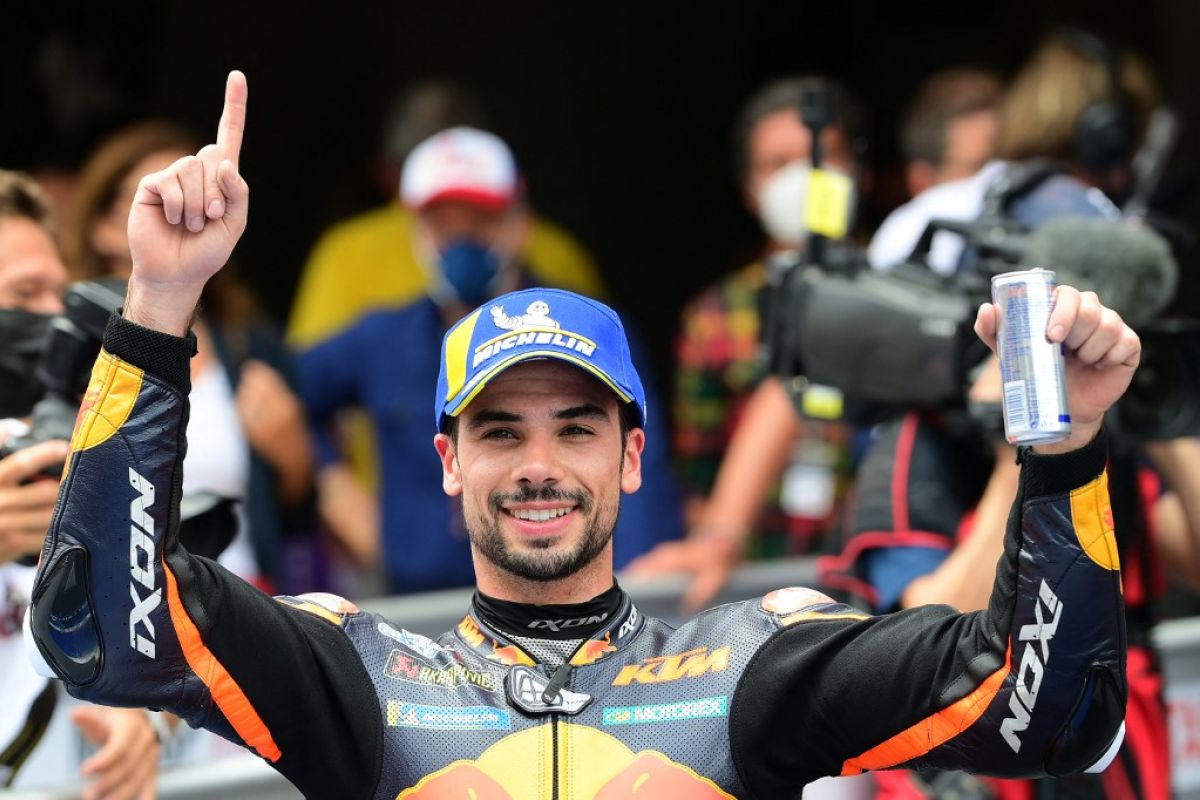 KTM bikin kejutan, Oliveira juara GP Catalunya