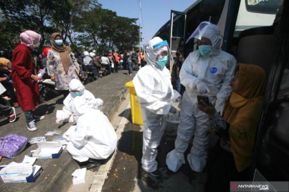 Kunjungan kerja  dari luar Surabaya wajib tunjukkan hasil swab PCR