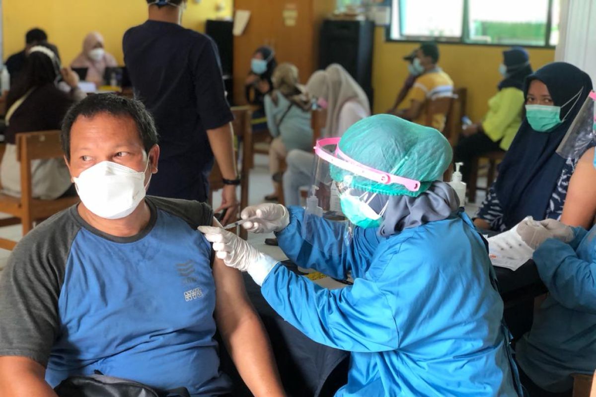 11,3 juta penduduk Indonesia sudah jalani vaksinasi COVID-19