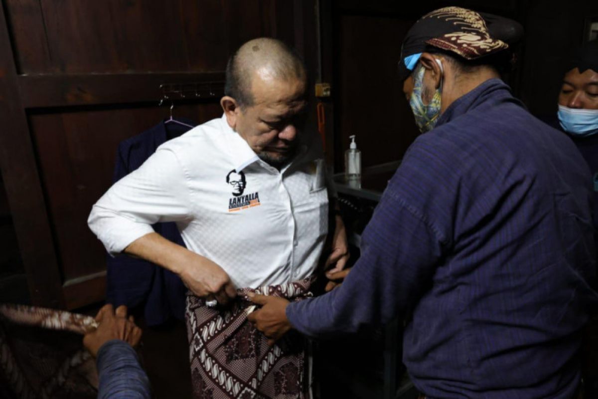 Berbusana adat Jawa, LaNyalla ziarah ke Makam Panembahan Senopati di Kotagede