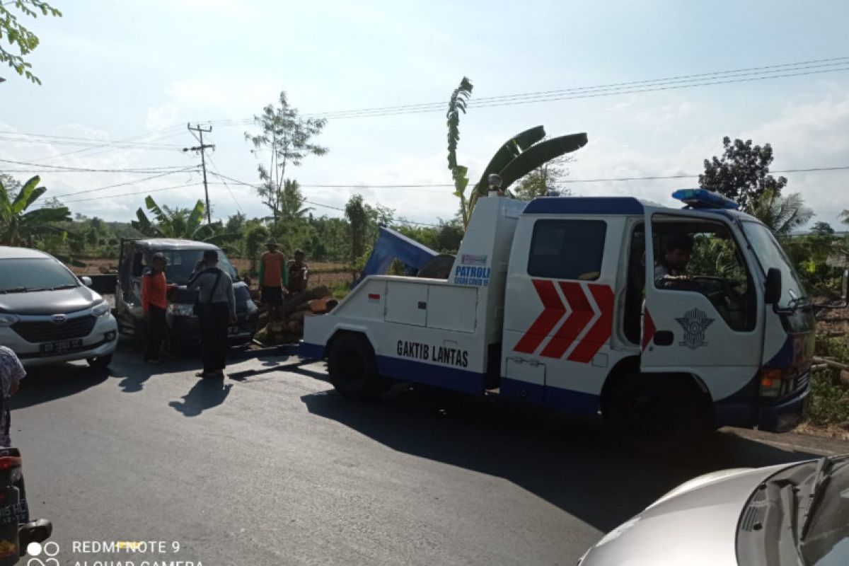 Mobil pick up terbalik di Jerowaru, tiga warga Sakbar meninggal