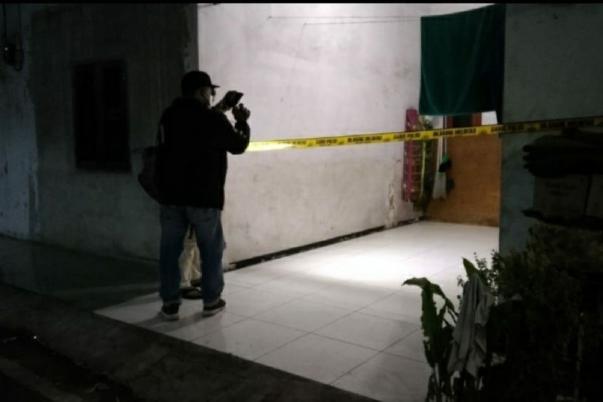 Cekcok masalah ekonomi, suami aniaya istri pakai pisau hingga luka parah di leher