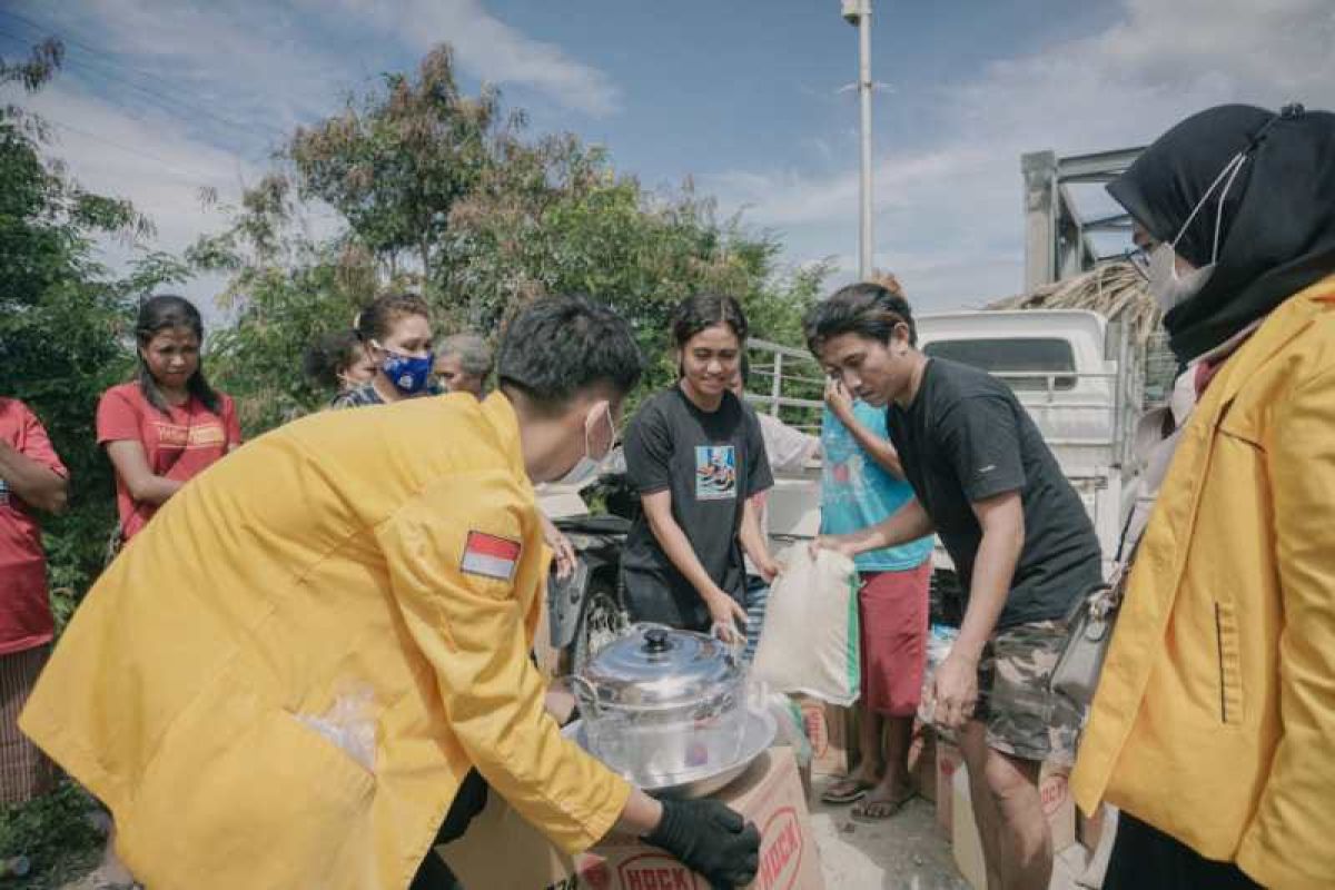 Mahasiswa Untidar Magelang bantu korban banjir di NTT