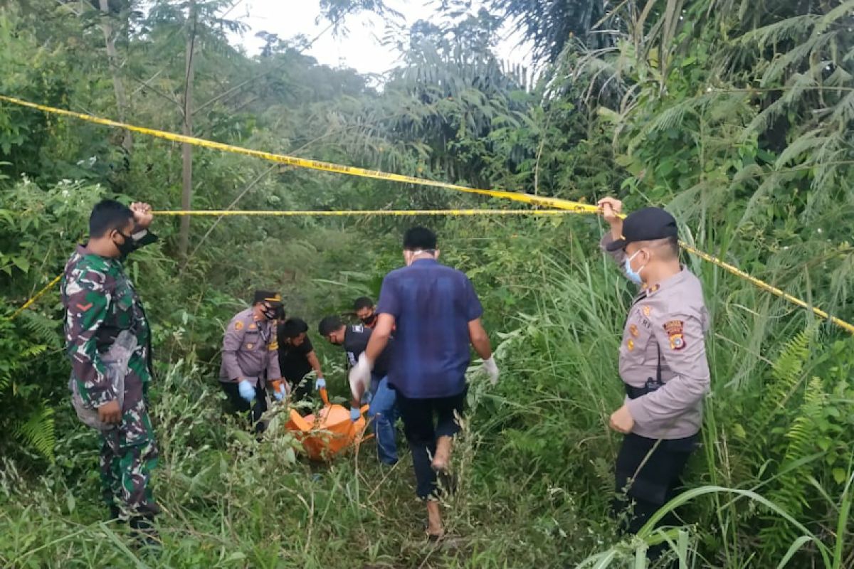 Warga temukan mayat perempuan tanpa identitas di Gunung Salak