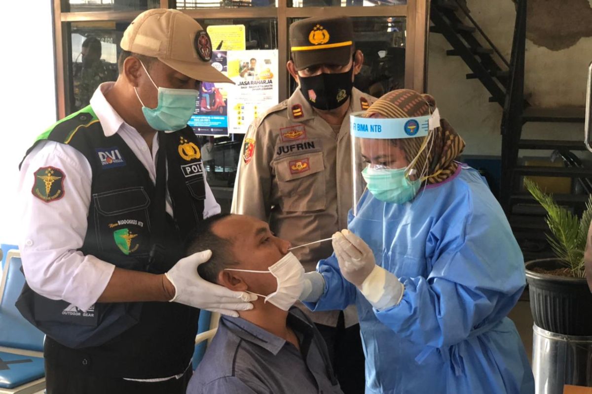 Tes swab antigen sasar penumpang Terminal Dara Bima Kota