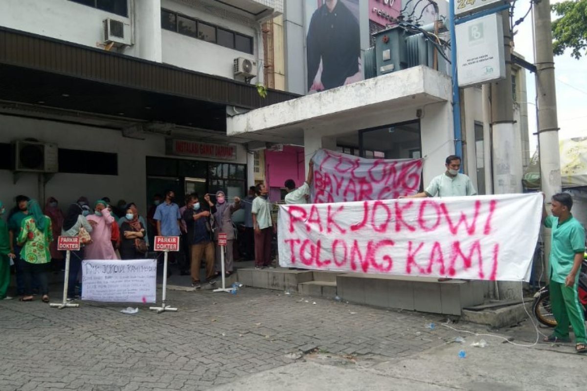 Gaji tak dibayar, tenaga kesehatan RSU Permata Bunda Medan gelar demo
