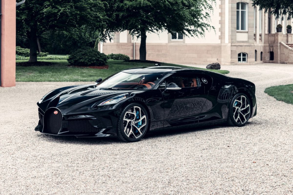 Bugatti La Voiture Noire siap meluncur