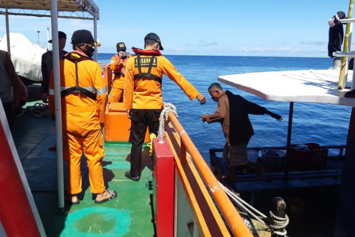 Basarnas Ternate selamatkan 16 penumpang KM Mulin 17 di perairan Halsel. begini penjelasannya