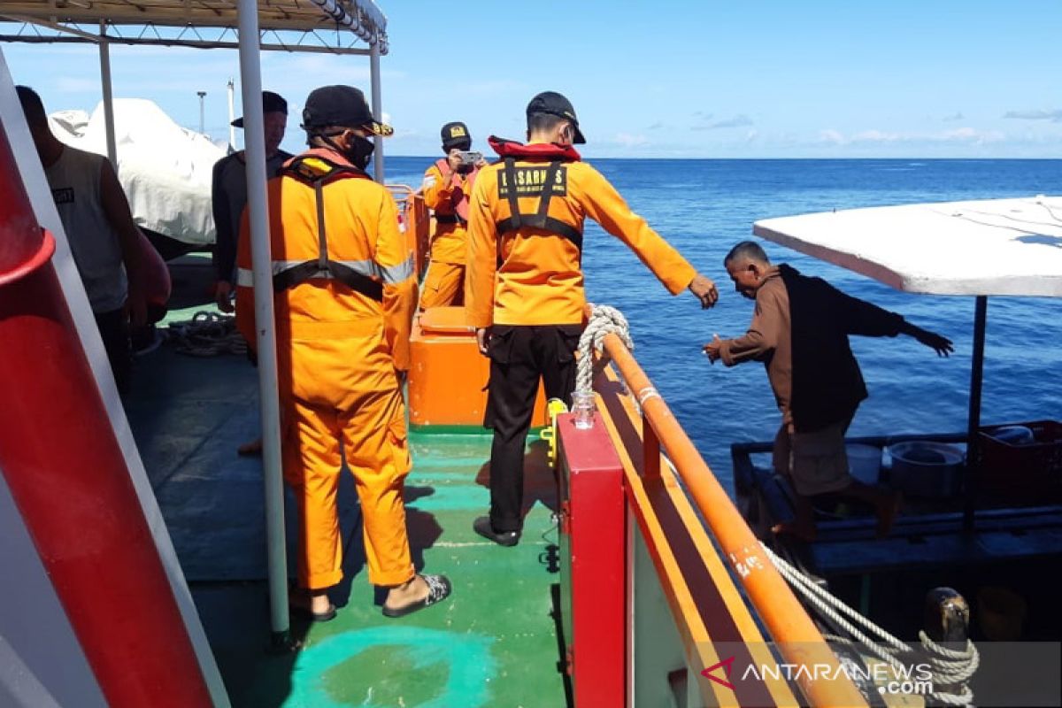 Basarnas selamatkan 16 penumpang KM Mulin di perairan Halsel
