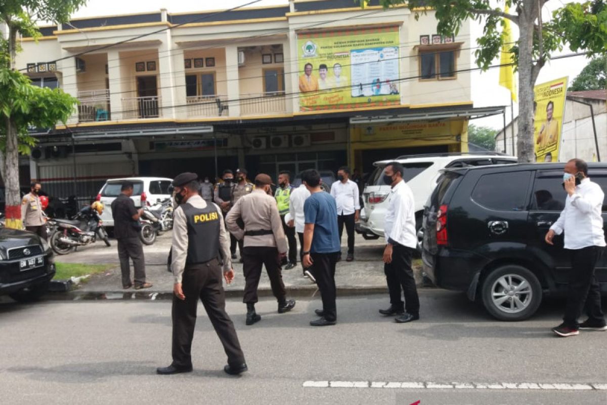 Ricuh di Kantor Golkar Siak, dua kubu baku hantam