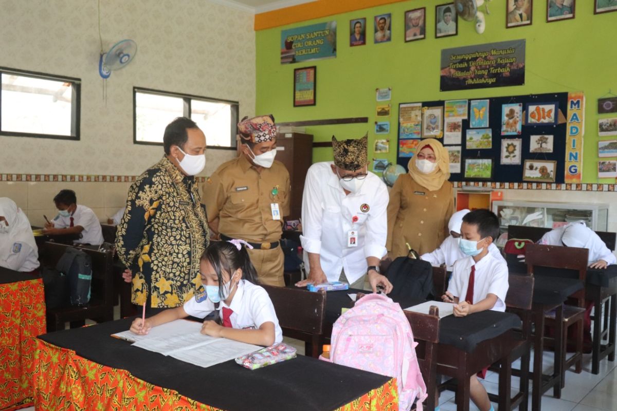 Kemenko PMK pantau pelaksanaan pembelajaran tatap muka di Banyuwangi